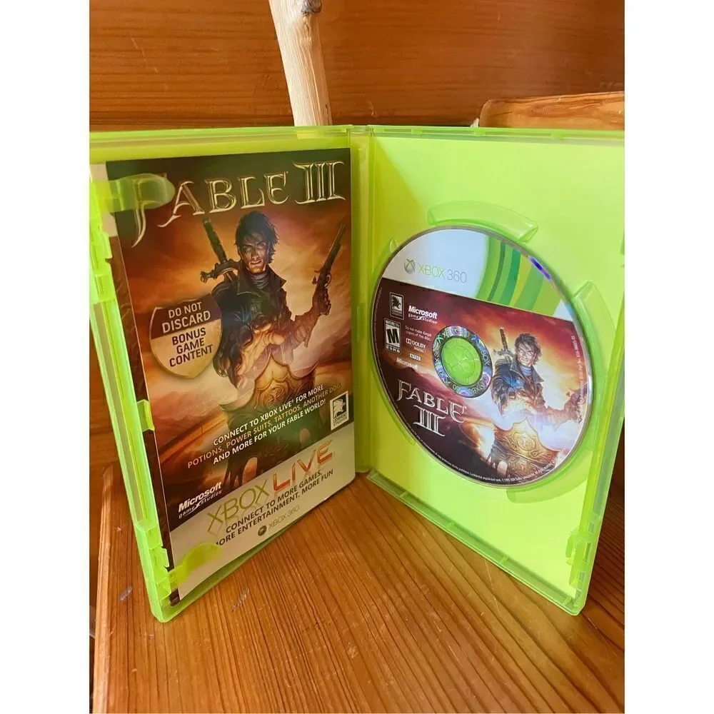 Fable III Xbox 360 Role Playing Video Game - Picture 2 of 3